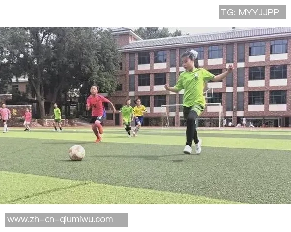 热爱运动的我每天都在追逐梦想的绿茵场上踢足球 热爱运动的我每天都在追逐梦想的绿茵场上踢足球